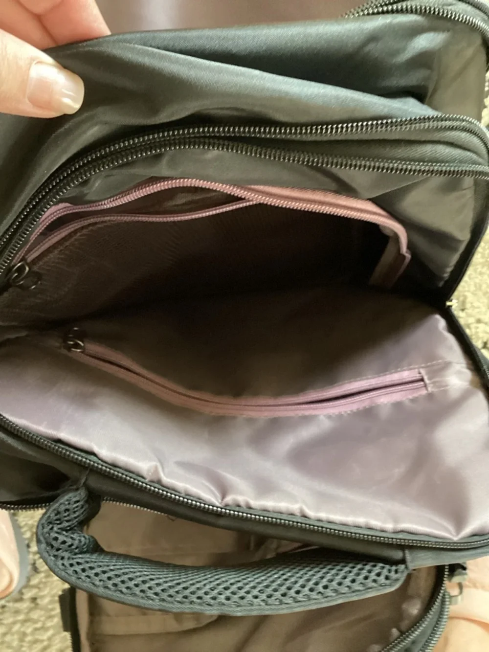 MYCO TRAVEL BACKPACK MULTIPLE ZIPPED POCKETS MOPHIE CHARGER